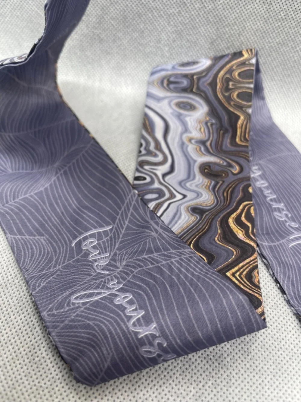 Marble-Print Necktie in Gray with Gold Accents